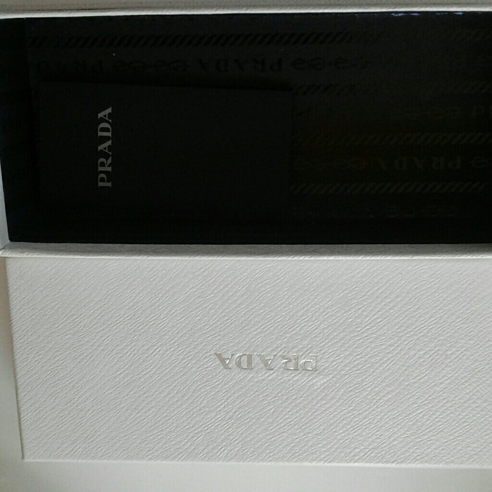 Prada eye box - Picture 2 of 2